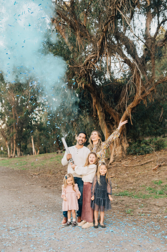 gender reveal photoshoot in California at Gum Grove Park