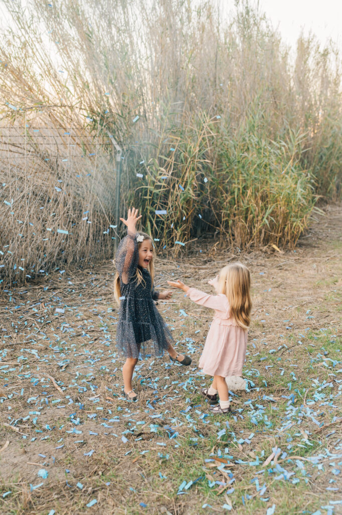 gender reveal photoshoot in California at Gum Grove Park